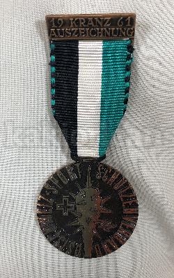 Médaille Insigne Suisse Huguenin Le Locle 1961